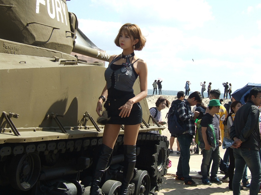 韩国顶级Showgirl许允美 釜山坦克世界 2